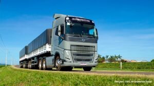 Caminhões no Brasil lideram eficiência ambiental no transporte de carga